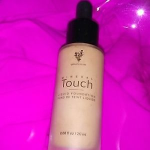 Younique mineral touch liquid foundation